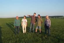25. Mai: Erstes Informationsgespräch auf dem Cavertitzer Berg (© Thomas Barth)