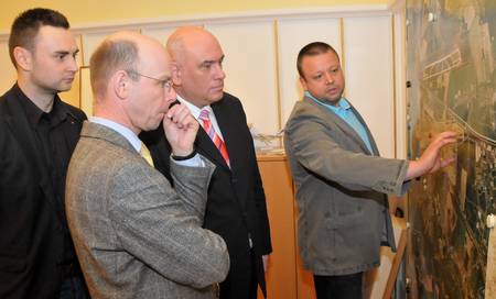 Jens Kabisch, Oberbürgermeister Jörg Enke, Staatsminister Thomas Jurk und Andreas Geisler (© Michael Strohmeyer)